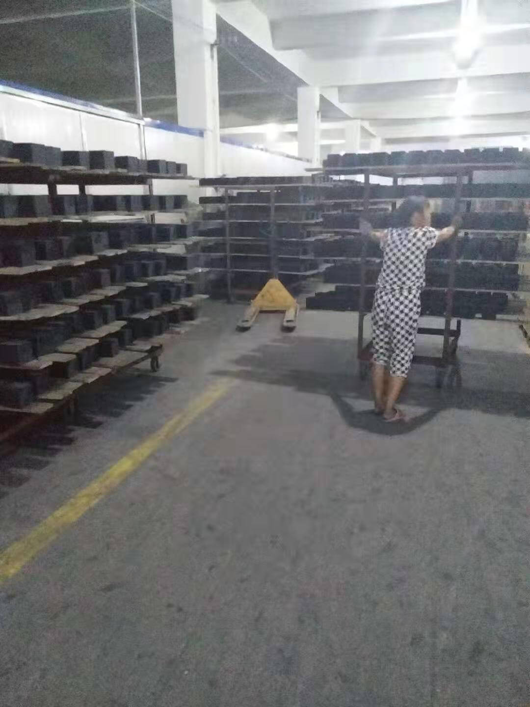 <a href=http://www.vms4030.com/fwzhxt/ target=_blank class=infotextkey>蜂窩活性炭</a>3000m3大型倉庫