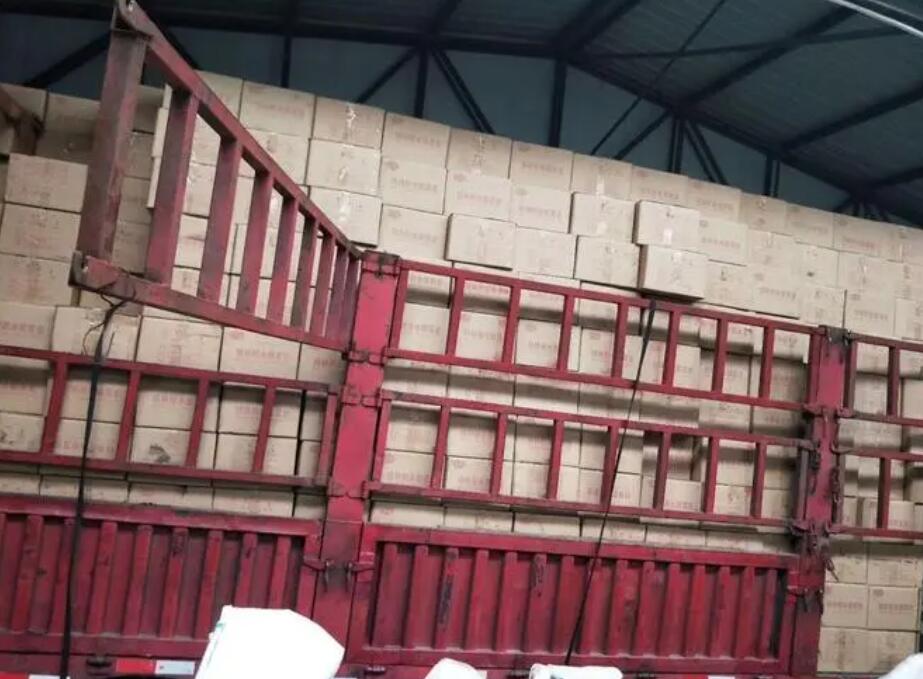 特種<a href=http://www.vms4030.com/fwzhxt/ target=_blank class=infotextkey>蜂窩活性炭</a>裝車發(fā)貨